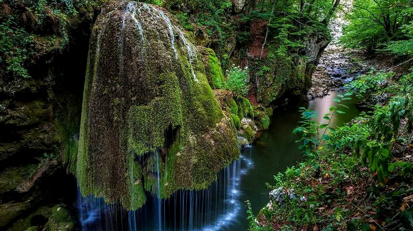 Cascada Bigăr, din Caraș-Severin, lăudată din nou de străini. Pare să fie desprinsă dintr-o poveste. FOTO