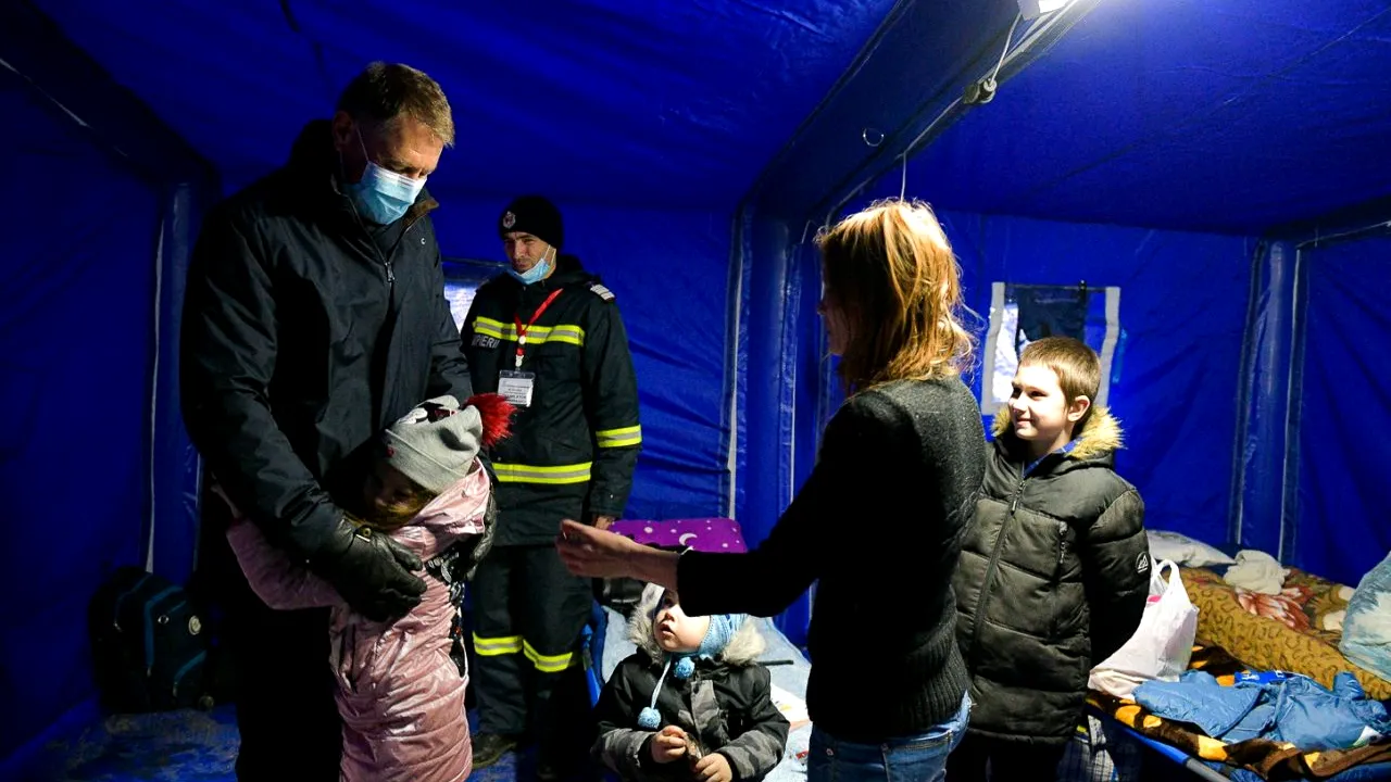 VIDEO | Niciun ucrainean nu va fi refuzat la intrare în România. Klaus Iohannis, de la Siret: „Această catastrofă umanitară se va extinde și va fi nevoie de ajutoare şi aici, şi în Ucraina”