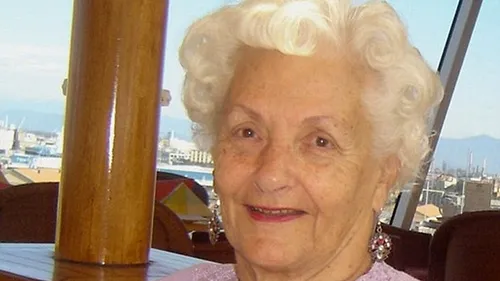 De OPT ani, această bunicuță în vârstă de 86 de ani, locuiește la bordul unor iahturi de lux: iată cât plătește pentru fiecare an al unei „vieți de basm