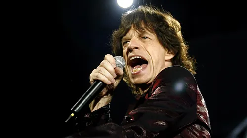 Mick Jagger, prezentatorul principal și interpret într-o ediție a emisiunii Saturday Night Live