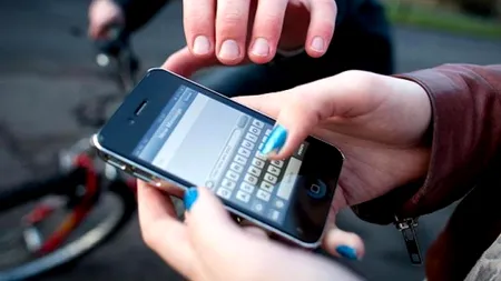 Un tânăr de 19 ani a rugat o fată să-i dea telefonul, pentru a-și suna un prieten. Ce a urmat