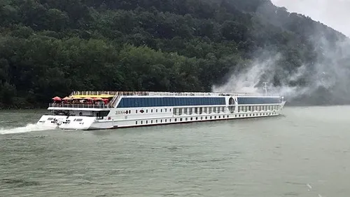 Un vas de croazieră a luat foc pe Dunăre: Opt oameni sunt răniți