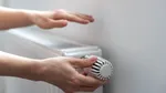 Cum îți pregătești caloriferele pentru sezonul rece în doar 10 minute. Trucul simplu care ajută la răspândirea căldurii în toată locuința