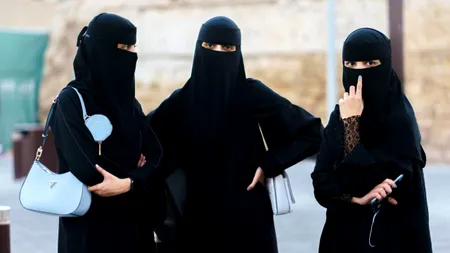 CONTROVERSĂ în Italia, după un proiect pentru limitarea „separatismului cultural” promovat de musulmani. Legea interzice purtarea burqa în public