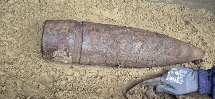 Patru proiectile explozive, găsite în două localități din Iași. Trei dintre ele au fost descoperite pe traseul Autostrăzii Unirii A8, care leagă Moldova de Transilvania
