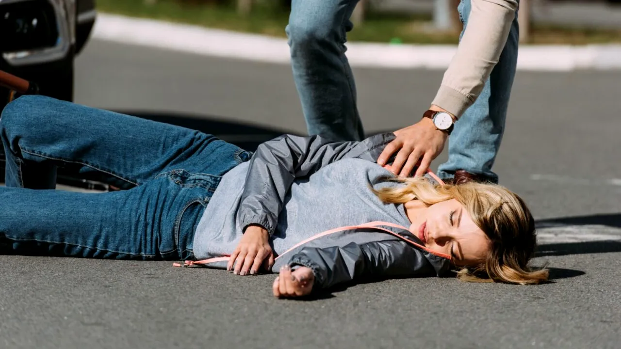 Un polițist i-a sărit în ajutor unei femei care a leșinat la o benzinărie și i-a plătit carburantul. IPJ Maramureș: Binele se face în liniște