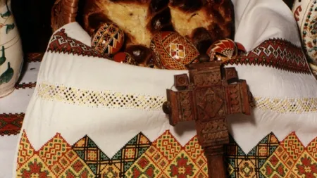 Cum se prepară pasca fără aluat, cu brânză de vaci şi stafide. Rețetă ușoară pentru cel mai așteptat desert de Paşte