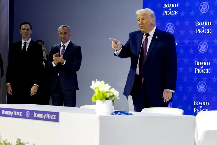 Donald Trump s-a ales cu o vânătaie la mâna stângă 