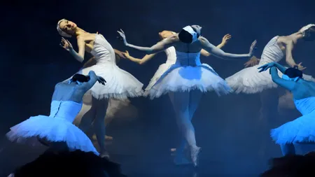 PREMIERĂ. “Lacul Lebedelor” se joacă pe scena Sălii Palatului, cu Iana Salenko și Marian Walter ca protagoniști - FOTO