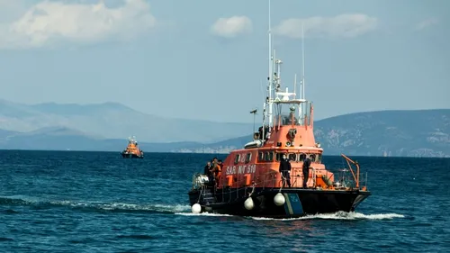 Trei morți și zeci de dispăruți după ce o ambarcațiune cu migranți s-a scufundat în largul Greciei