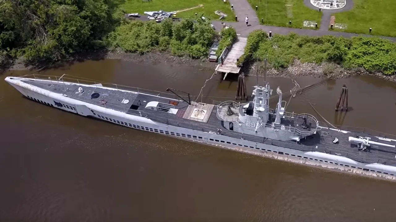 Vandali, acuzați că aproape au scufundat un submarin din al Doilea Război Mondial - VIDEO