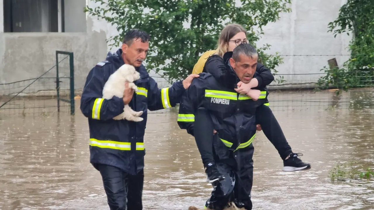 Ministrul Mediului, ședință extraordinară după avertizările de vijelii și ploi abundente și posibile inundații. „Din păcate pericolul nu a trecut”