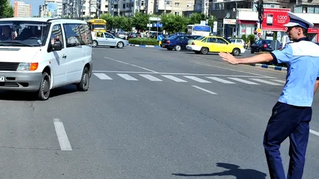 Un vasluian, căutat de poliție după ce și-ar fi ucis soția și rănit fiica, pe care a abandonat-o într-un portbagaj