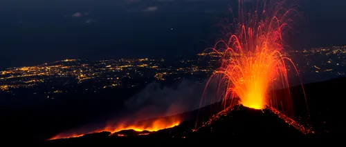 Autoritățile din Italia sunt în ALERTĂ: Vulcanul Etna este în plină erupţie / Aeroportul din Catania putea fi închis din nou