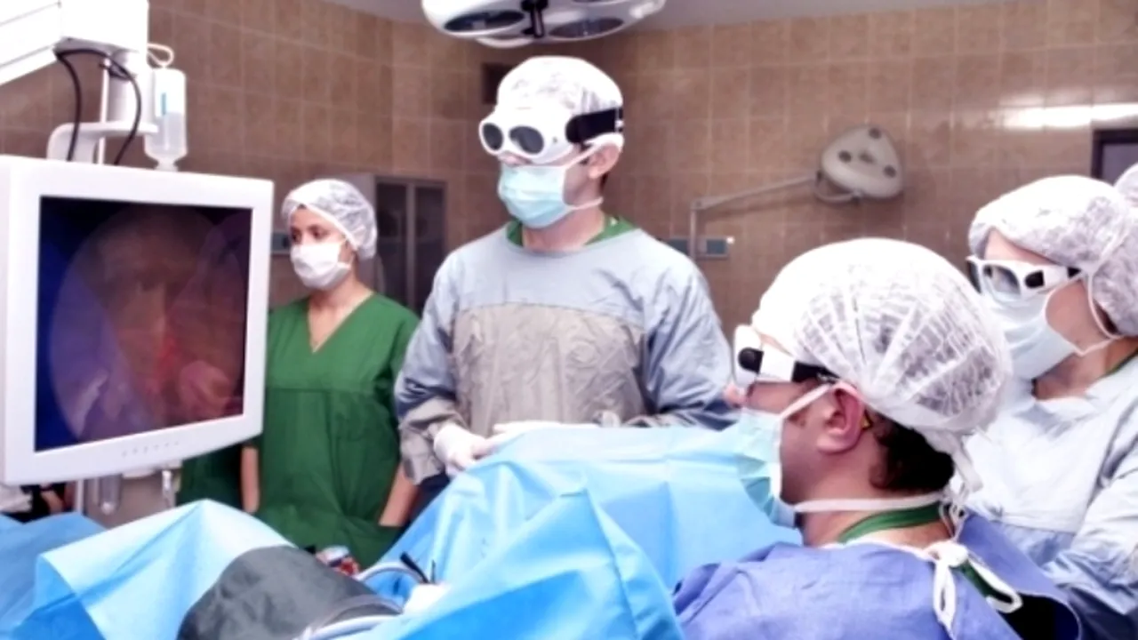 Medici de la Colentina, medaliați cu aur la Geneva, pentru simulator de înlăturare a litiazei renale