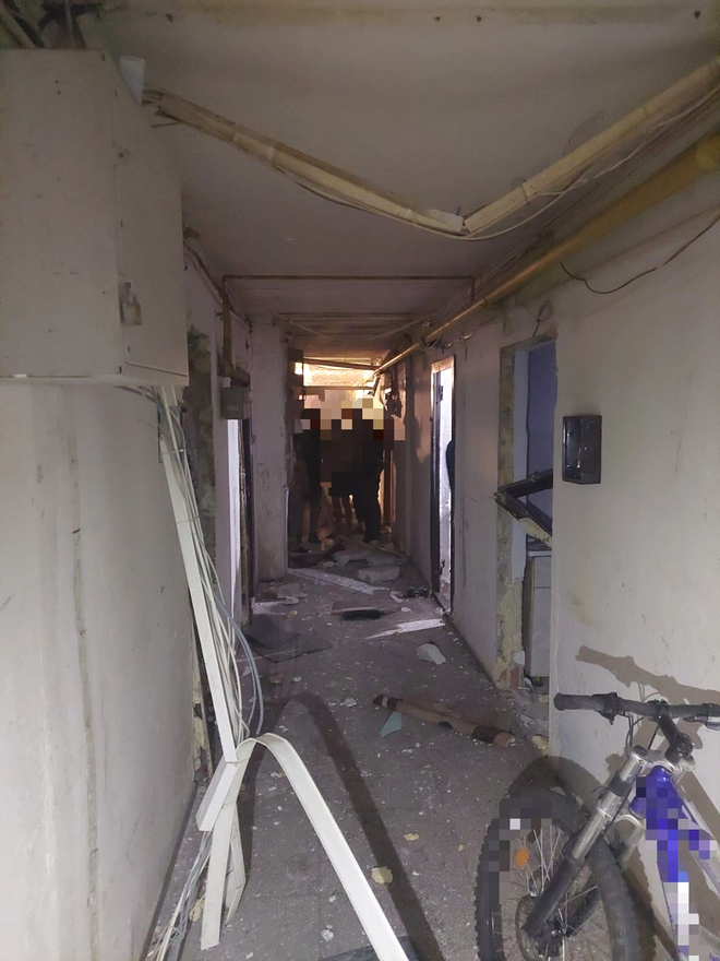 Explozie într-un bloc de garsoniere din județul Brașov: Patru persoane, rănite