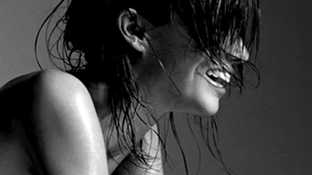 GALERIE FOTO: Poze NUD cu top-modelul Miranda Kerr, postate din greșeală pe internet