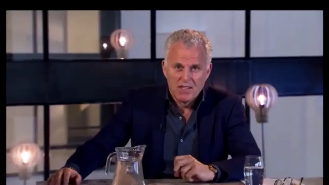 Jurnalistul olandez de investigații, care fusese împuscat săptămâna trecută pe o stradă din Amsterdam, a murit. „A luptat până la sfârșit, dar nu putut câștiga bătălia”