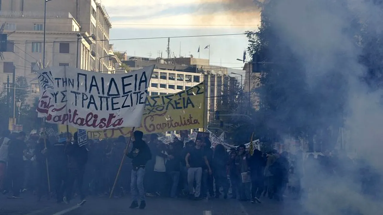 Violențe la Atena, în timpul unor manifestații în memoria unui adolescent ucis de poliție în 2008