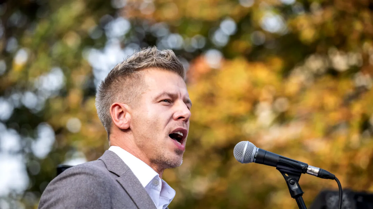 Procurorii maghiari cer ridicarea imunității premierului Péter Magyar și a doi foști miniștri