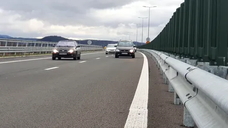 Cât de LEGAL este să depășești prin dreapta o mașină care face viraj la stânga. Ce spune Codul Rutier din 2024