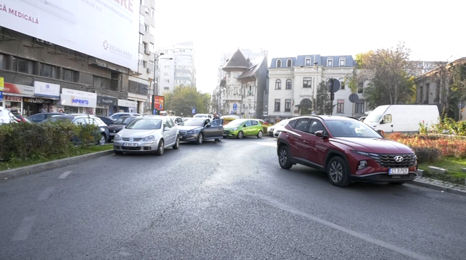 Mașini parcate neregulamentar- Piața Lahovari