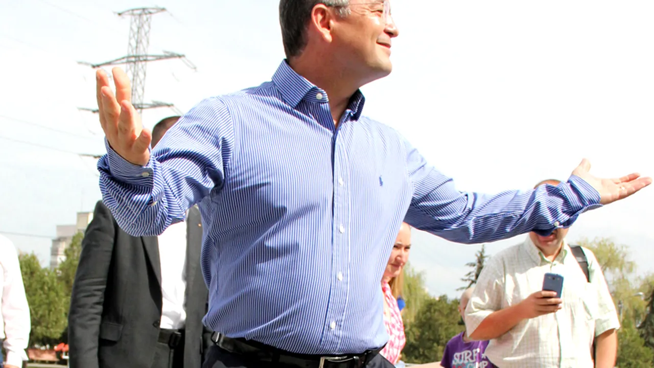 Emil Boc a dat cep unui butoi cu bere la Festivalul de Toamnă al Economiei Germane. 