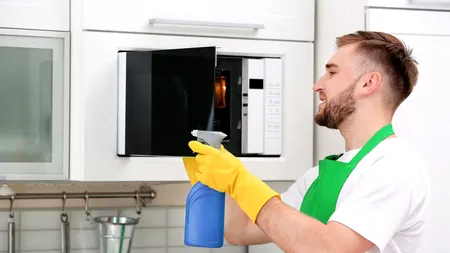 Cum să-ți întreții corect aparatul cu microunde
