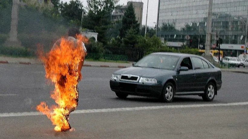 Un român ȘI-A DAT FOC în fața președinției Italiei. Bărbatul a suferit arsuri pe 50% din suprafața corpului