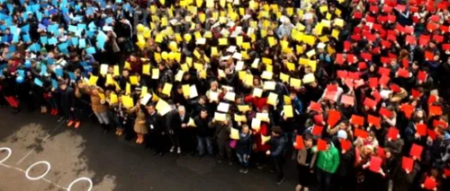 VIDEO. Cum au sărbătorit Ziua Națională elevii și profesorii de la un liceu din Oradea