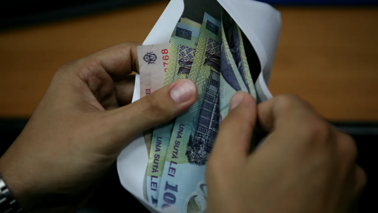 Cât câștigă un român în medie pe oră. Un danez câștigă de 12 ori mai mult