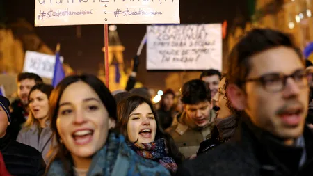 Cine sunt oamenii care protestează de două săptămâni în Piața Victoriei