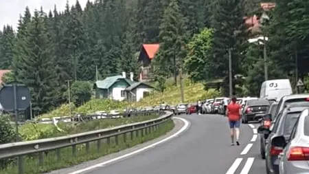 Trafic intens la munte și la mare. Se merge în coloană la Predeal și la Fetești