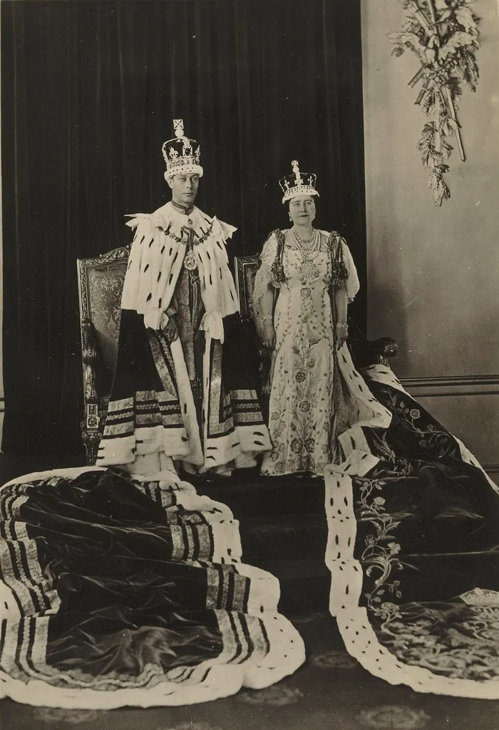 Regele George al VI-lea al Regatului Unit și regina consoartă Elizabeth 