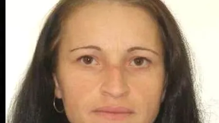 O fetiță de doar trei ani a fost lăsată să moară de propria mamă. Femeia, acuzată că nu și-a trimis fiica la spital, este dată în urmărire generală