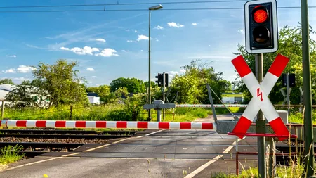 Cum scapi de pedeapsă la Iași după ce ai trecut pe roșu la barieră? Ce a putut scrie polițistul în procesul verbal