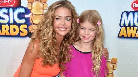 Charlie Sheen a dat-o afară pe Denise Richards din vila pe care o cumpărase pentru ea și fiicele lor