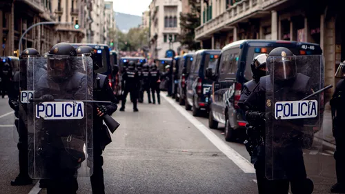 Proteste violente la Madrid. Manifestanții, nemulțumiți de restricţiile sanitare impuse de autorități