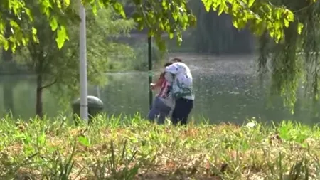 Cum reacționează românii când văd că un bărbat bate o femeie în plină stradă