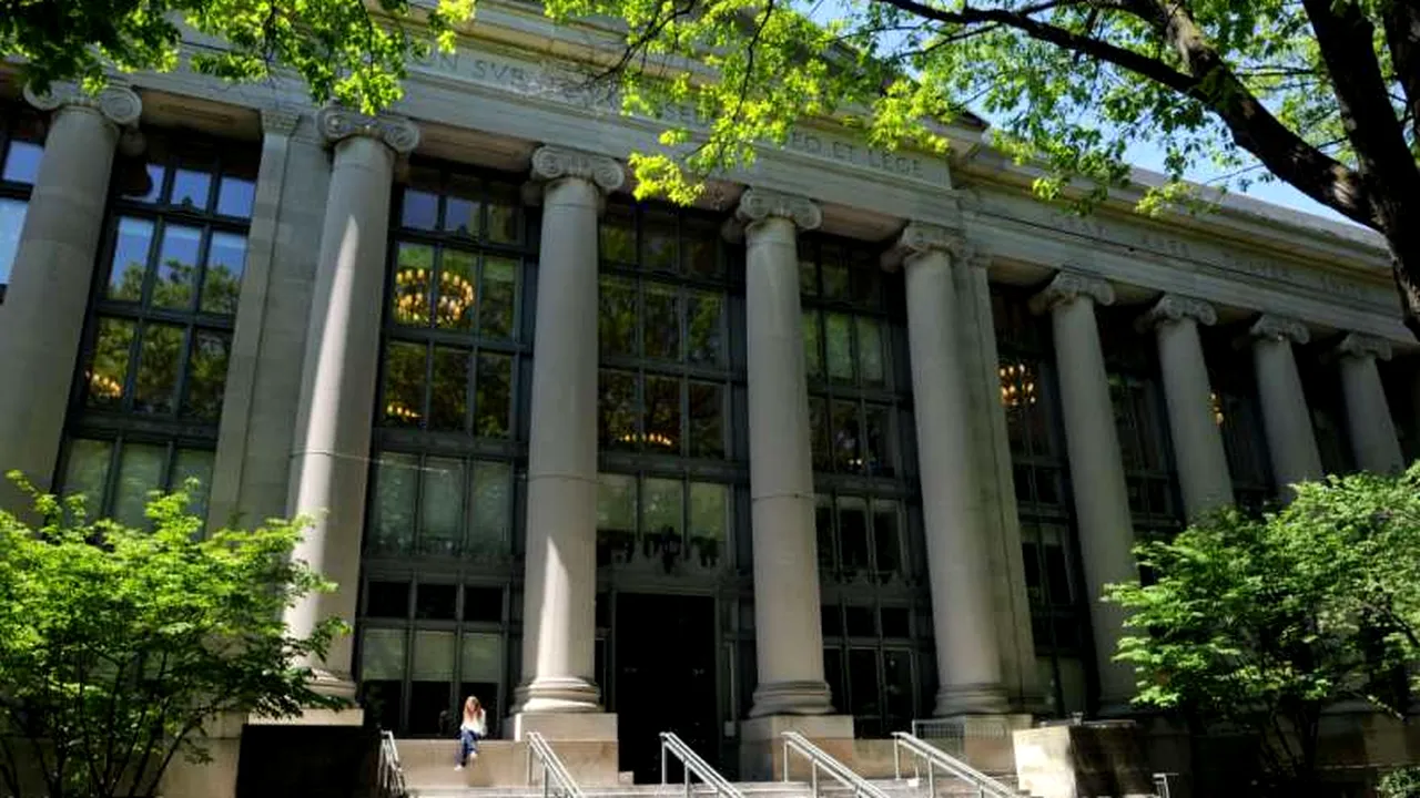 Fundația Universității Harvard unde Zuckerberg a pus bazele Facebook a devenit acționar al companiei