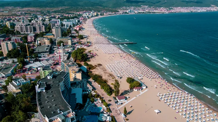 Cât va costa un sejur de 7 zile în Bulgaria, după trecerea la moneda euro, din 2026. Cât plătesc turiștii pentru cazarea la un hotel de 3 stele