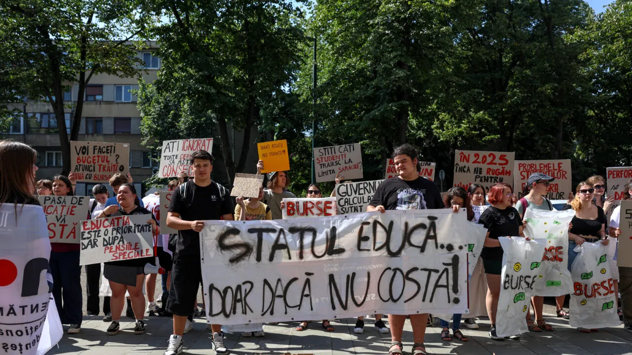 BLOCAJ total în educație. Studenții se alătură protestelor anunțate de profesori: „Anul universitar nu poate începe așa”