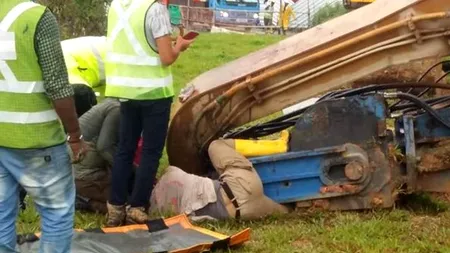 Accident teribil în Câmpulung Muscel. Bărbat strivit de cupa unui excavator!