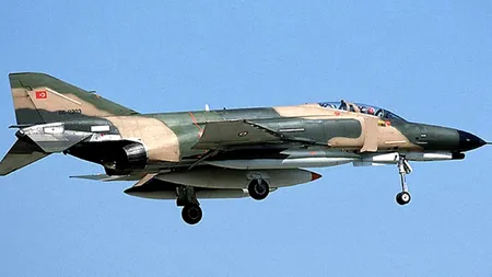 Epava avionului turc doborât de Siria a fost localizată. Nu se știe nimic despre cei doi piloți