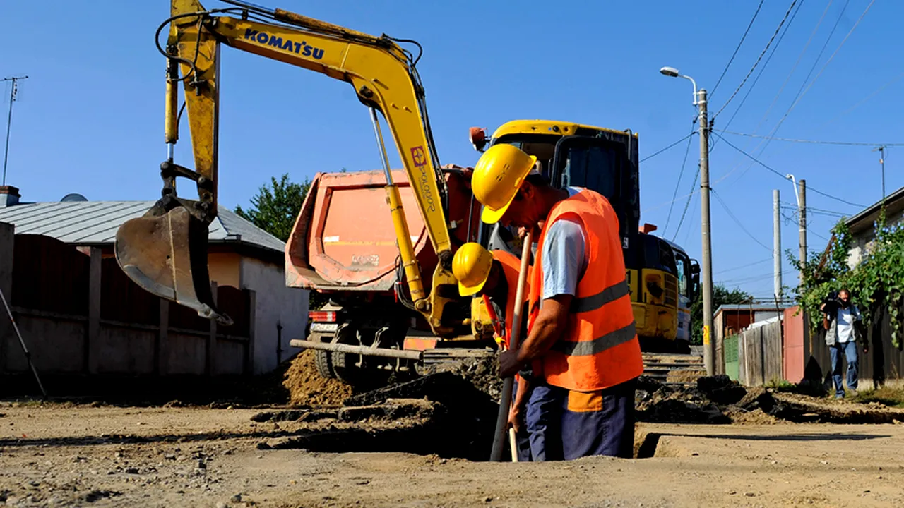 Două milioane de euro pentru o rețea de canalizare la care localnicii NU VOR SĂ SE RACORDEZE pentru că nu au baie în locuință. Viceprimarul s-a branșat, dar nici el nu are baie