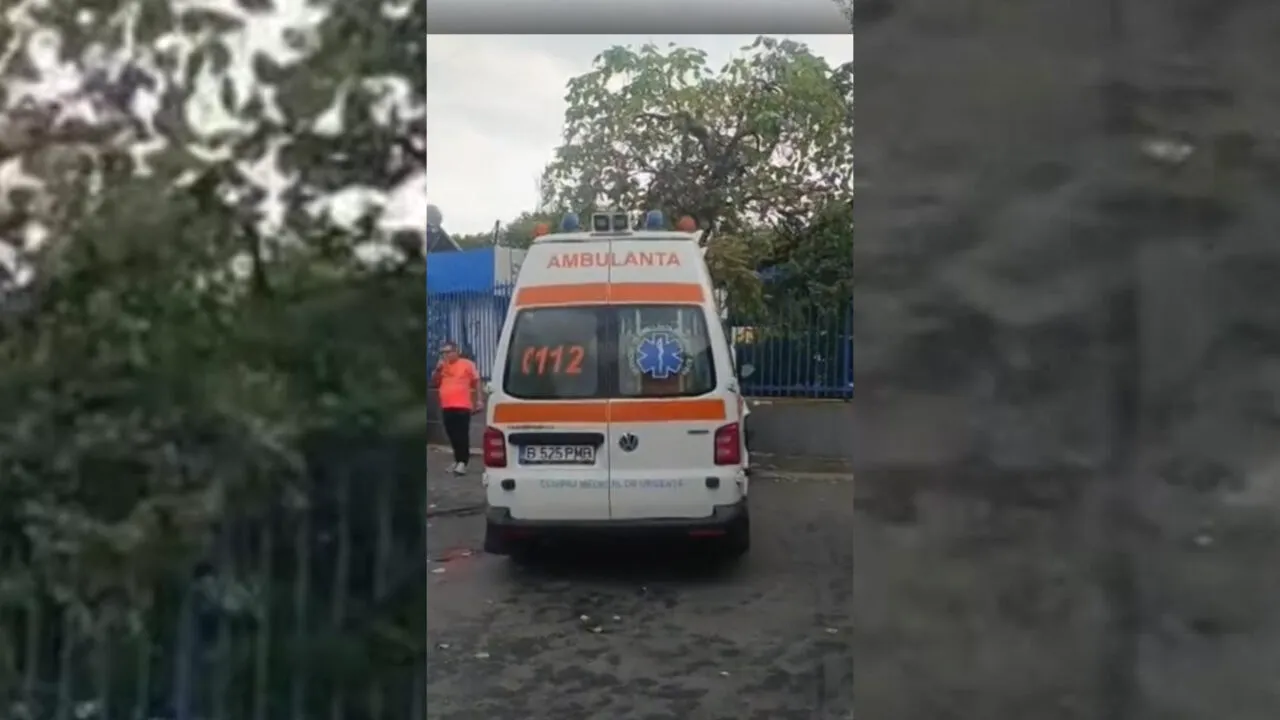 Accident cu o ambulanță în Capitală. Sunt două victime