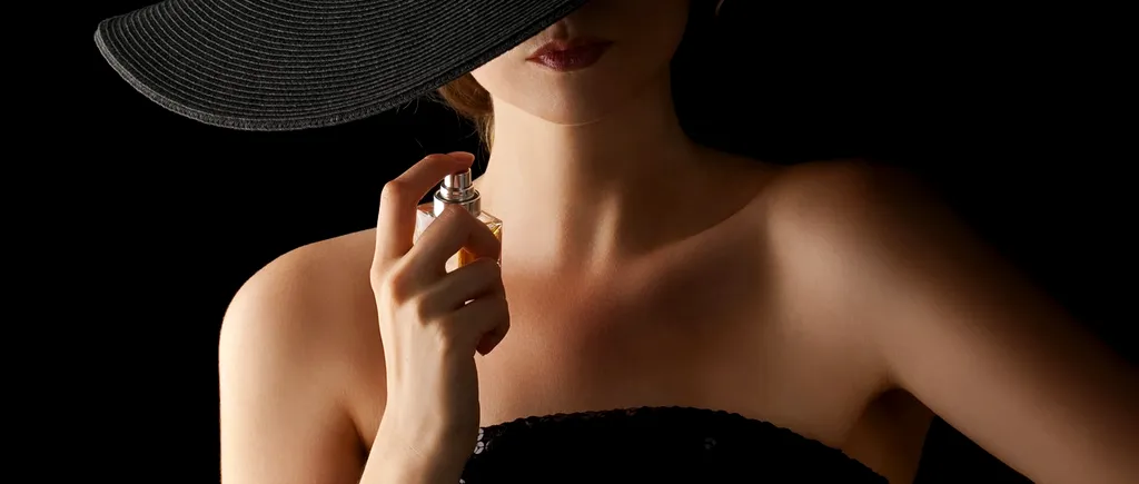 O femeie a murit după ce a mirosit un parfum. Ce substanță conținea și ce legătură ar avea cu Rusia