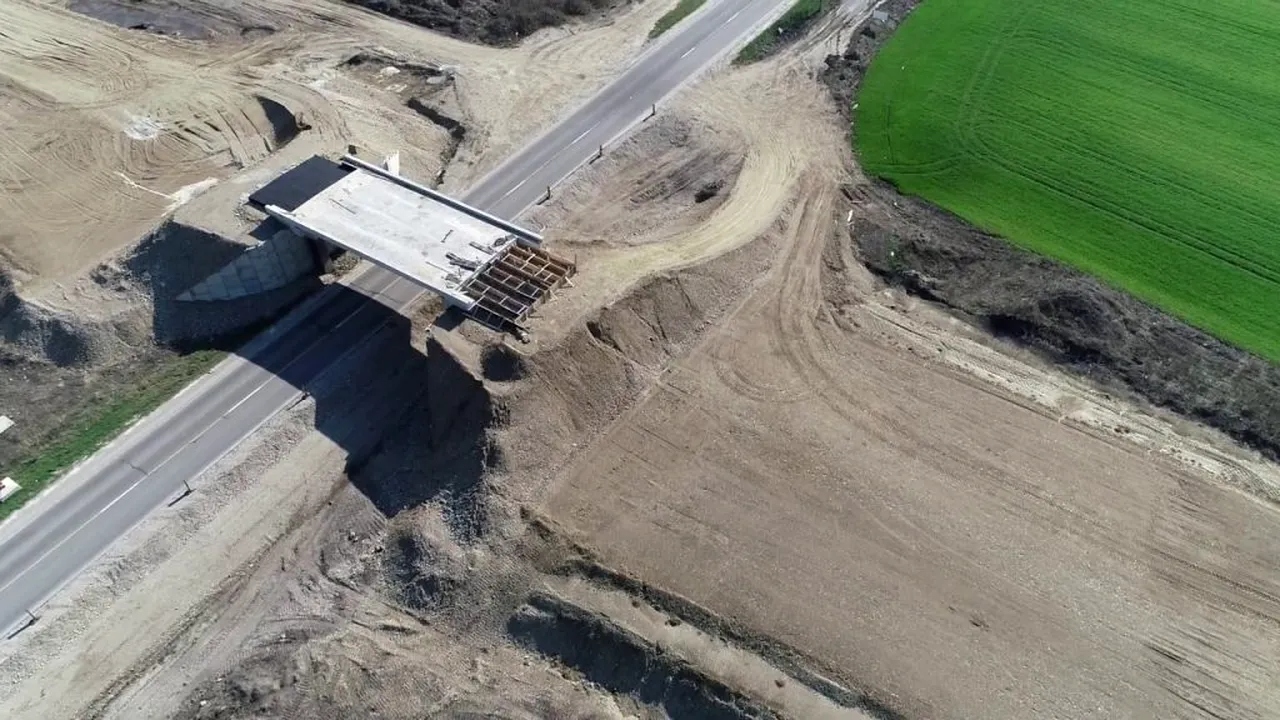 INFRASTRUCTURĂ. S-a semnat contractul pentru cea mai așteptată autostradă din România! VIDEO