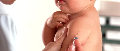 Criza vaccinurilor afectează mii de bebeluși. De ce nu pot fi imunizați aceștia