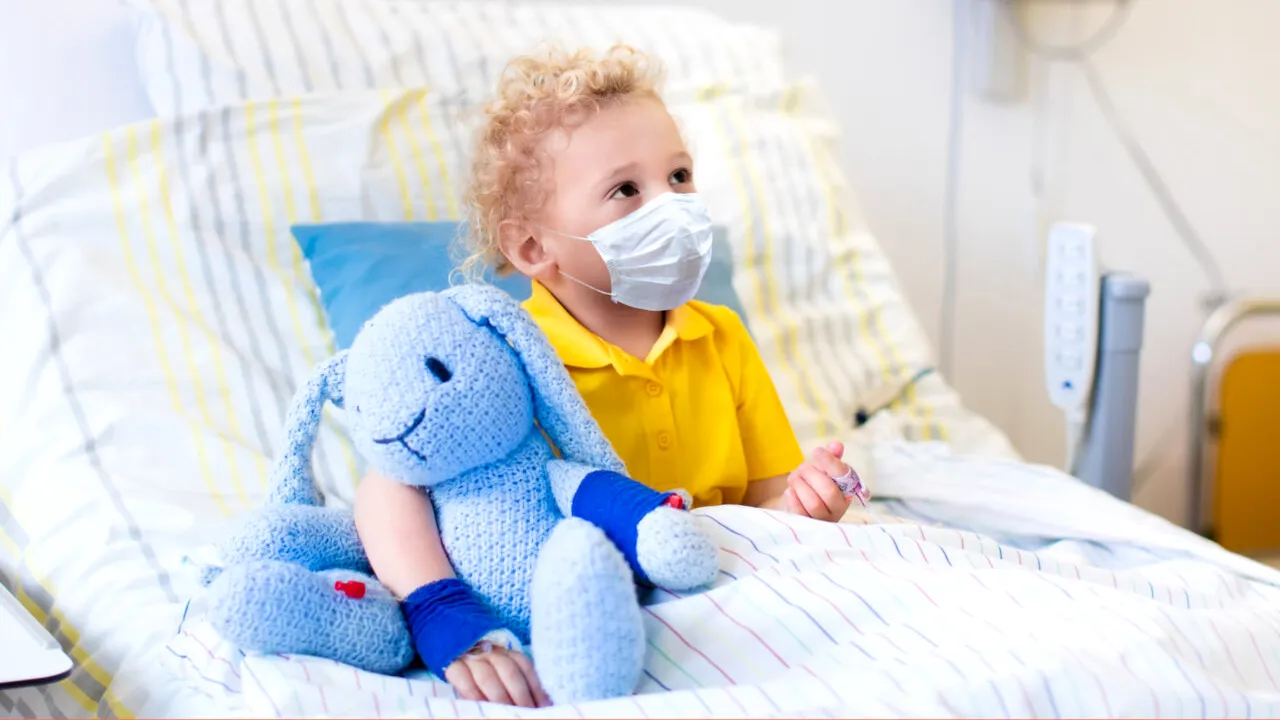 Avertismentul unui medic: „Dacă continuăm tot aşa, pentru unii copii Moşul va purta halat, mască şi stetoscop”